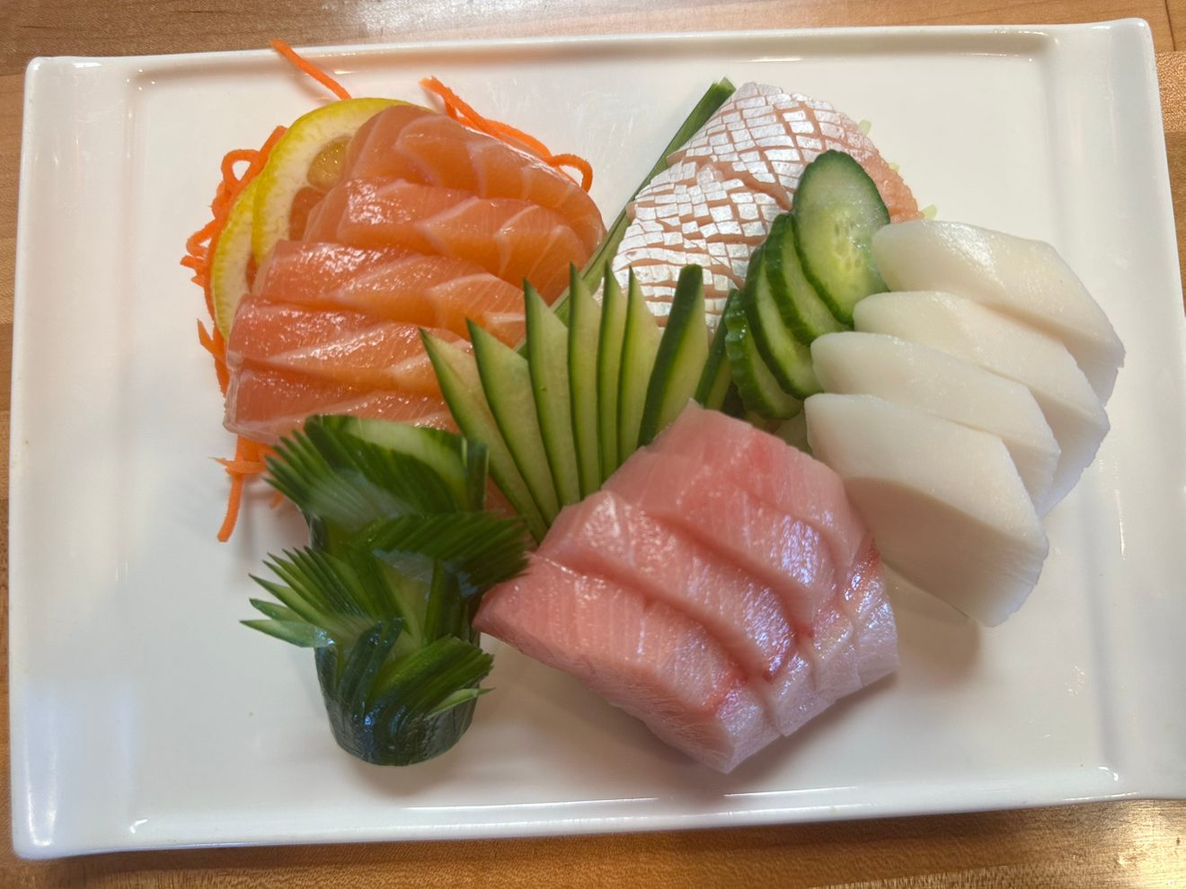 Sashimi Deluxe Combo.
